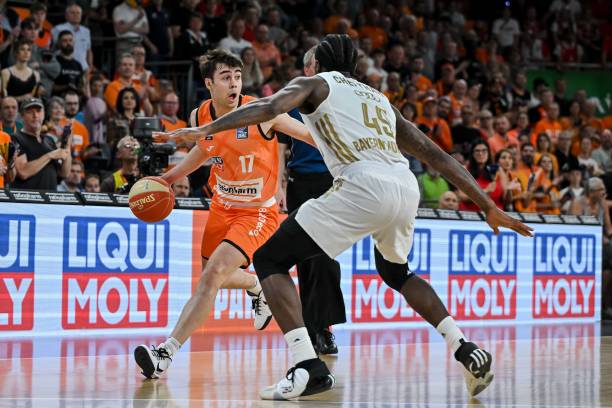 罗马诺详解马杜埃凯转会：5200万镑总价敲定 阿尔特塔亲自推动打动球员